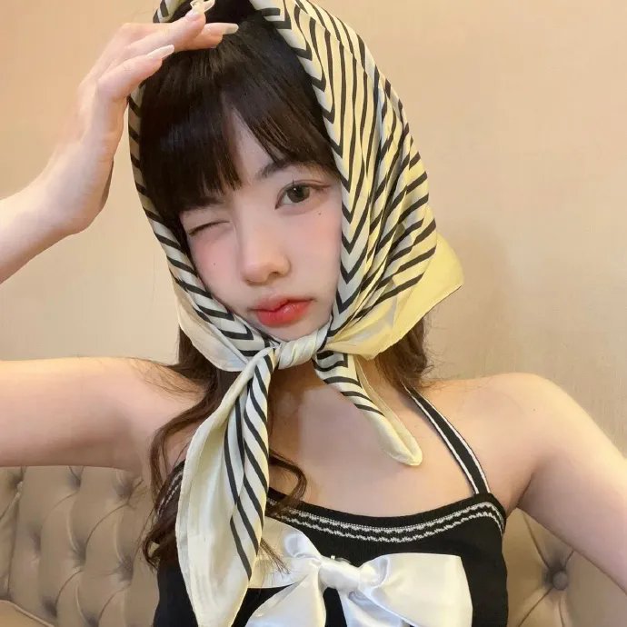 阳光以西海报
